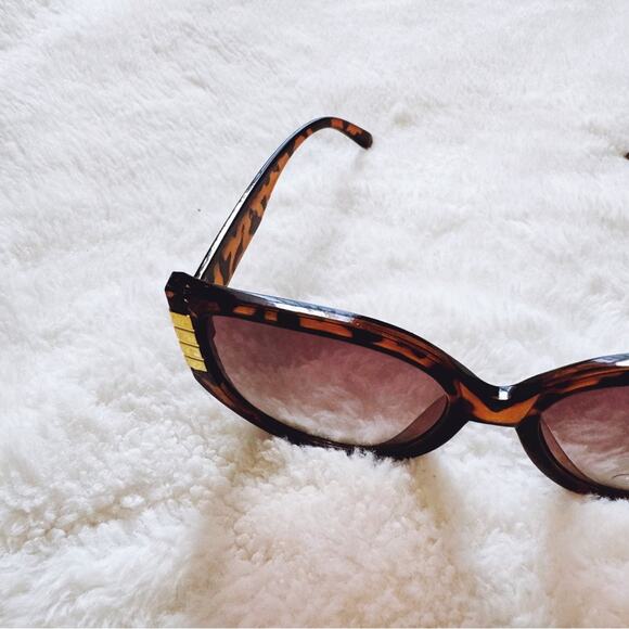 Rosy Tortoise Brown Cat Eye Oversized Sunglasses - Picture 3 of 11